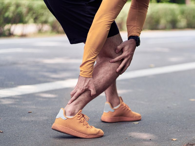 Prevent and treat Achilles tendon running injury with helpful advice on recovery, exercises, and tips to get back to peak performance safely. achilles-tendon-running-injury RUNNING ROUTINES